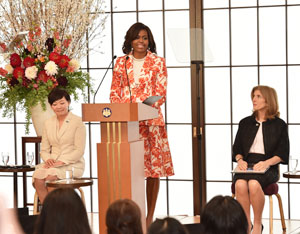 安倍昭恵首相夫人、ミシェル・オバマ大統領夫人、ケネディ大使
