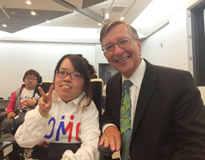 障害者関連法の専門家ジョン・ウォダッチ弁護士が日本の若者を励ます